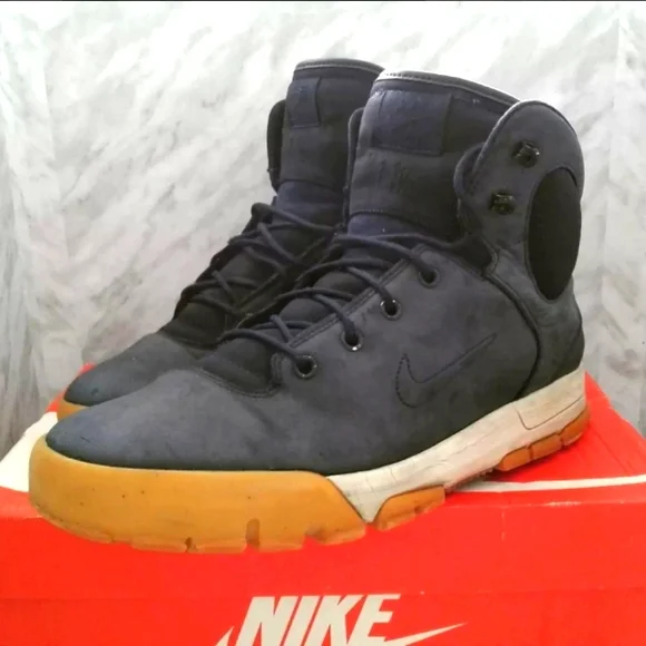 Nike Mens Air Nevist ACG Ankle Boots sz navy nubuck gum sole  454402-400